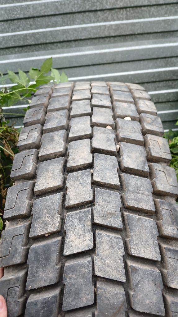 Продается Шина грузовая  13R 22,5