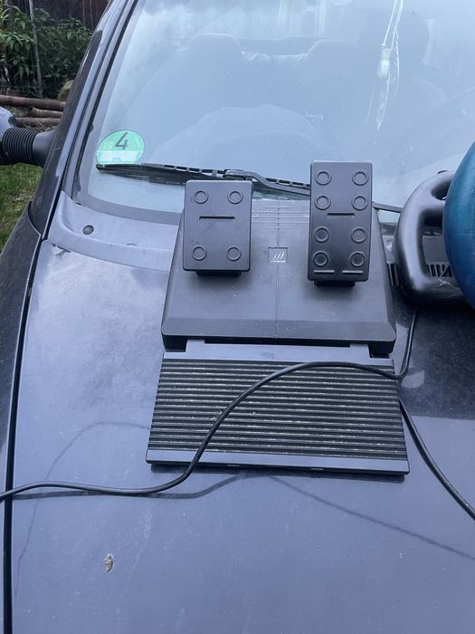 Volan jocuri pentru calculator cu tot cu pedale