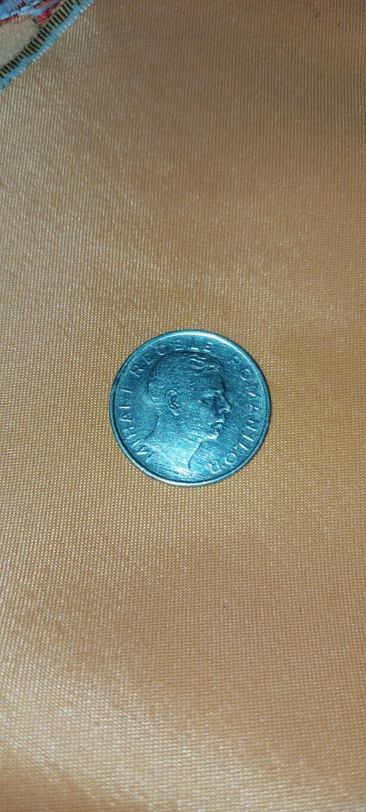 Vând moneda 100 lei cu Regele Mihai I an 1943-1944