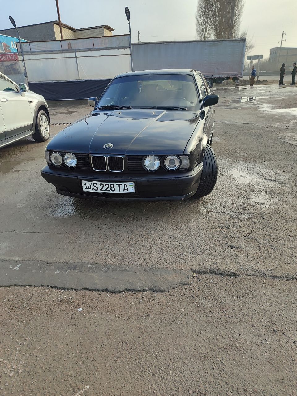 Автомобиль BMW e34