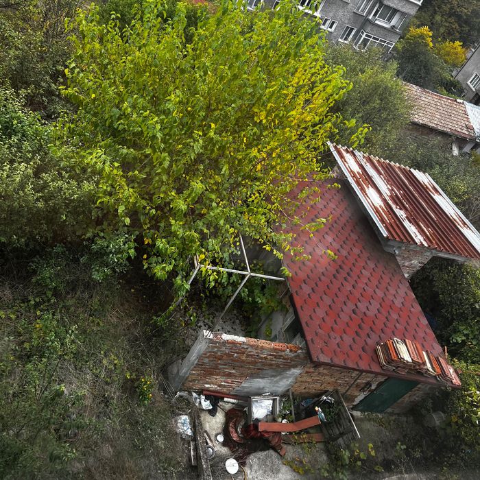 Двуетажна къща 160кв.м + двор 1200кв. м