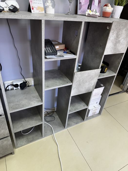 Етажерка бетонно сива