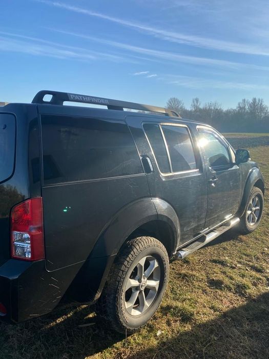 Vând Nissan Pathfinder
