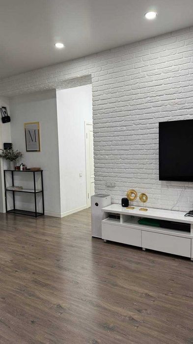 Продам 3-комнатную квартиру на Паркентском с подвалом и парковкой(В)