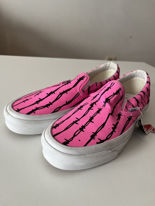 Vans Classic Slip-On (Canvas) – Sgrplm/Barbed Wire