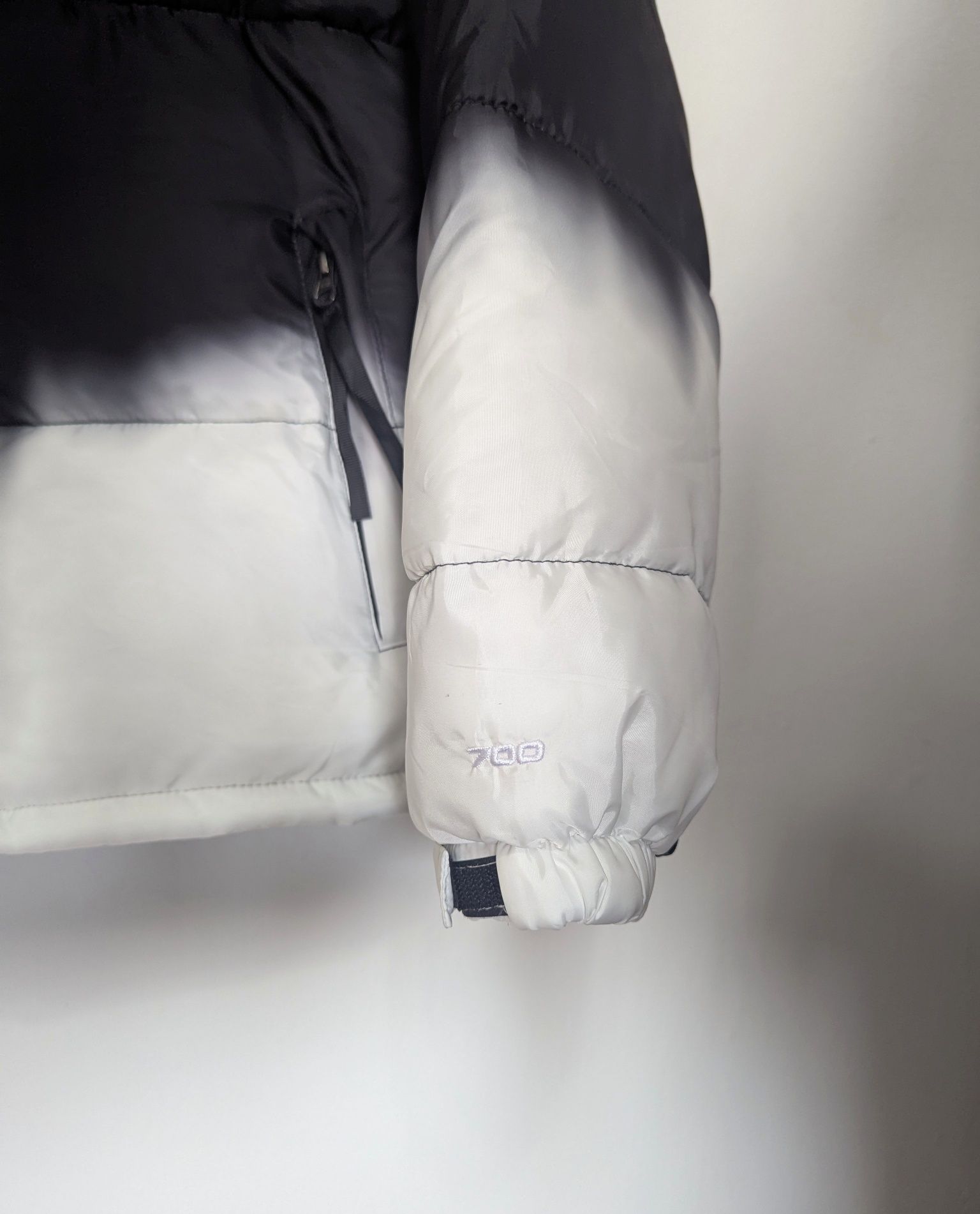 Geaca The North Face 700 alb/negru puffer
