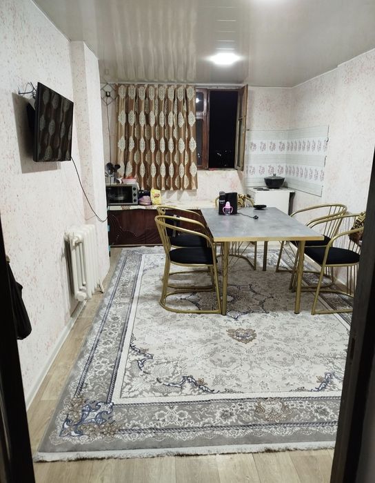 Продаётся  3 комнатная  квартира Юнусабад