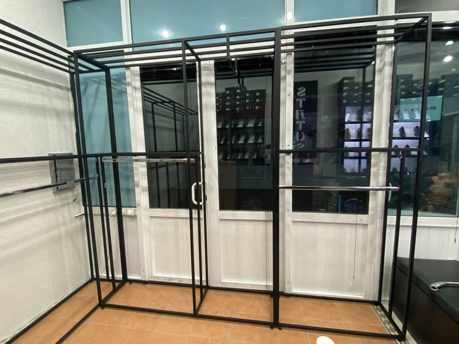 Продаются готовые стелажи для магазина одежды