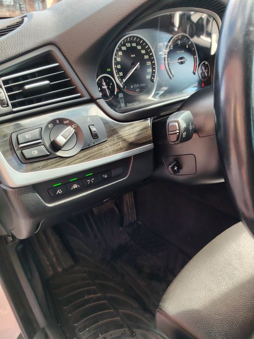 BMW seria 5.   Xdrive.   4 butoane