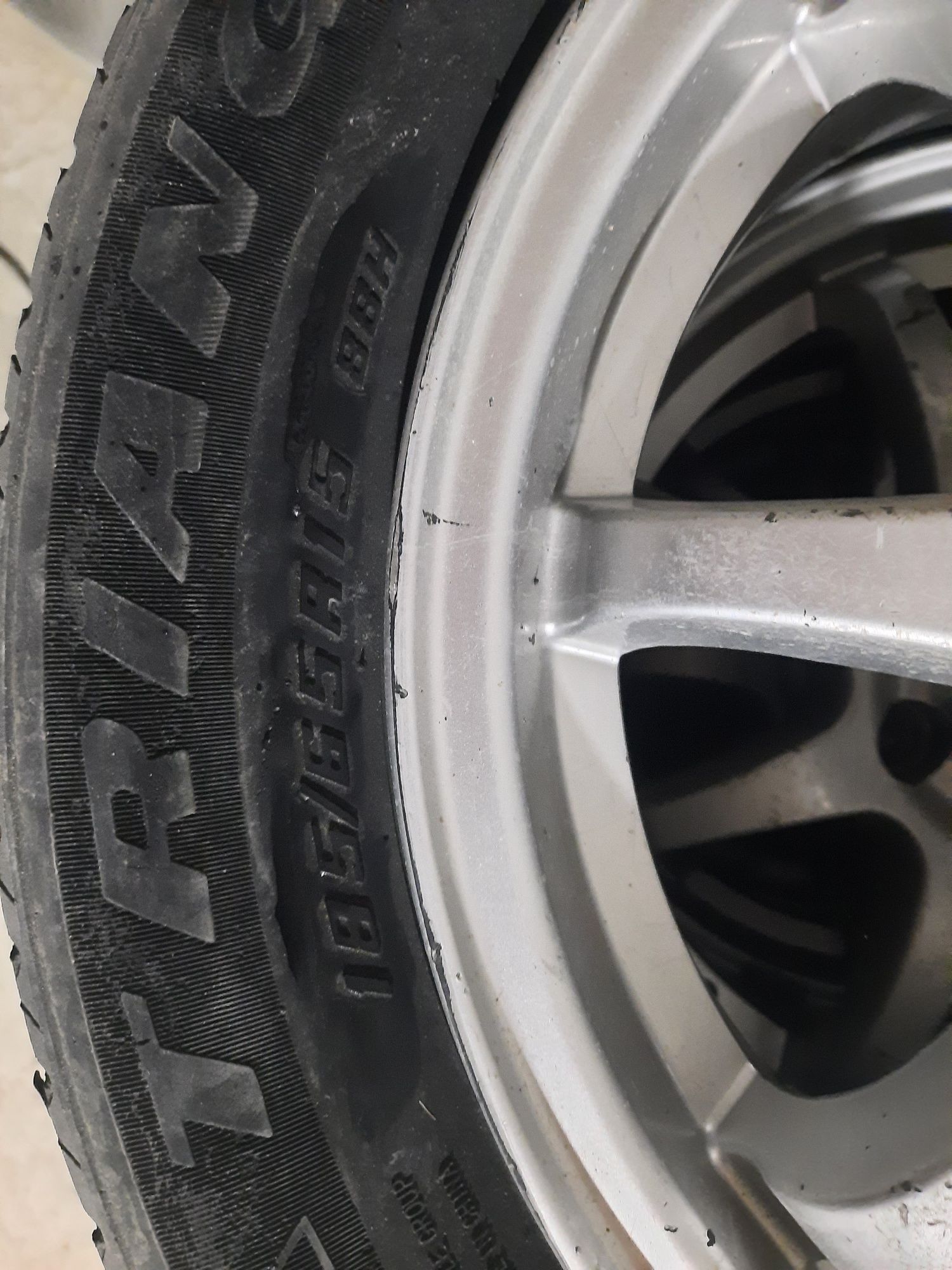 Продам титан диски с летней ризиной 185/65 R15. Илиобменяю на R 17.