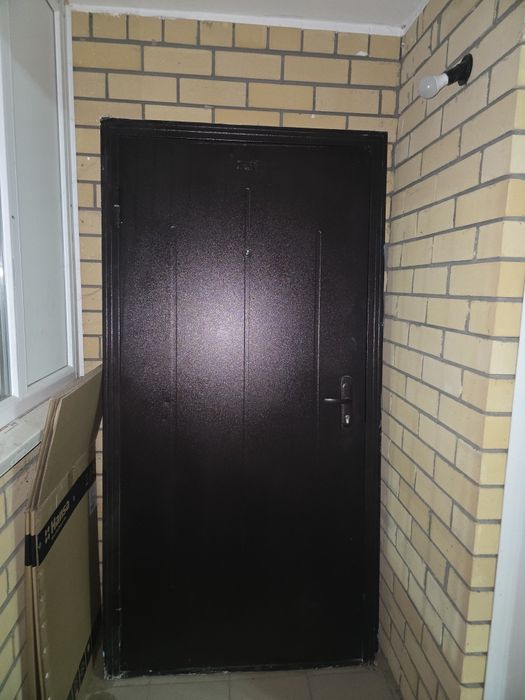 Дверь входная новая