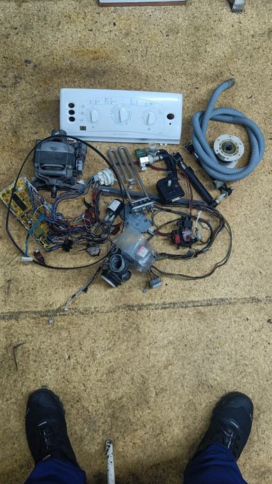 Продам Эл. Зап. Части от стиральной машины Аристон 84 можно по одной