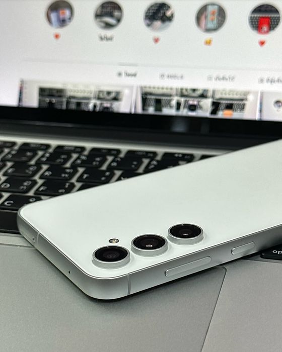 Samsung s23 fe  8/256Gb OQ