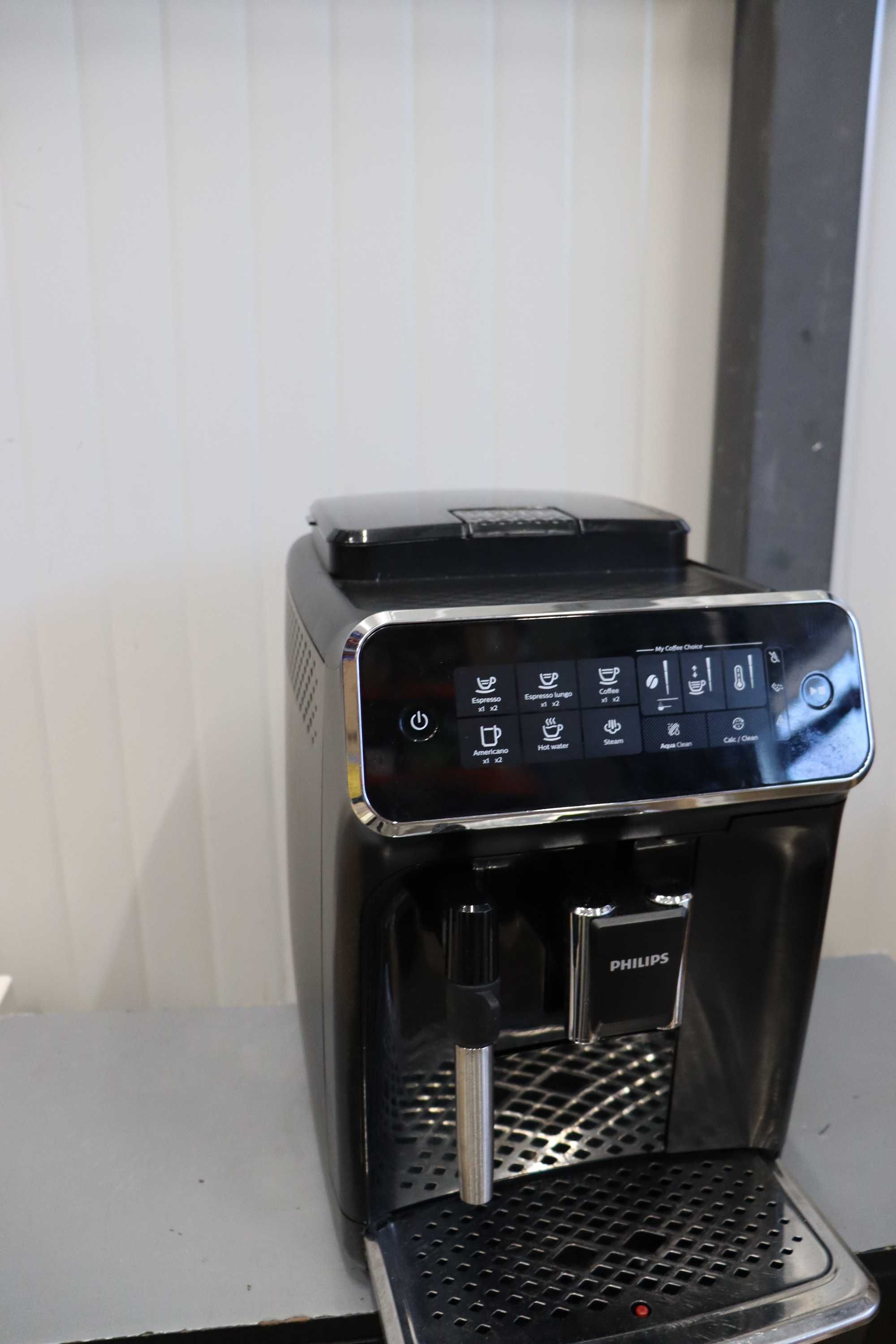 Philips 3200 Series  EP3221 Автоматична кафемашина, сензорен екран