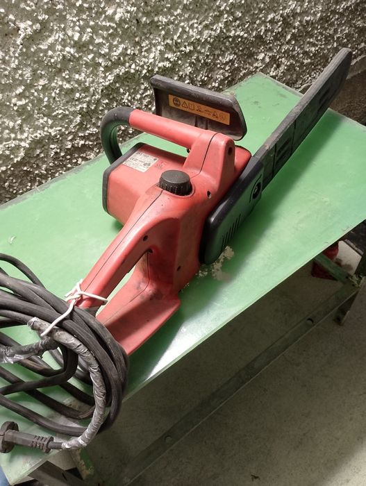 Електрическа машинка за дърва.