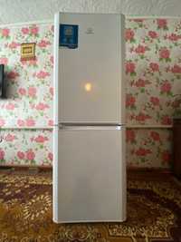 Продам холодильник индезит ноу фрост