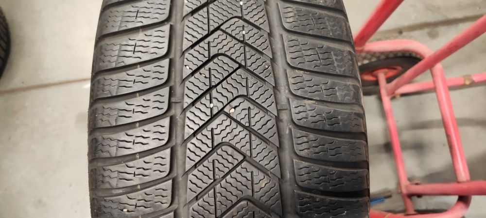 4бр.зимни гуми 255/40/18 Pirelli