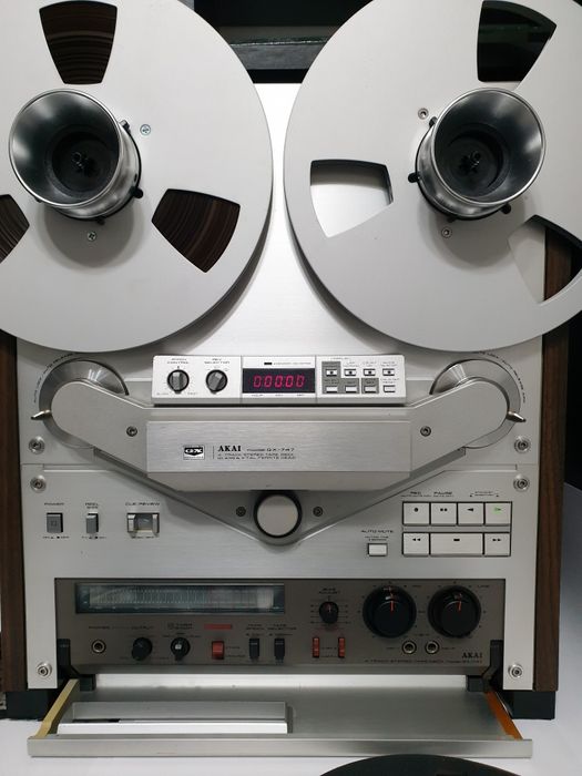 AKAI GX-747 silver