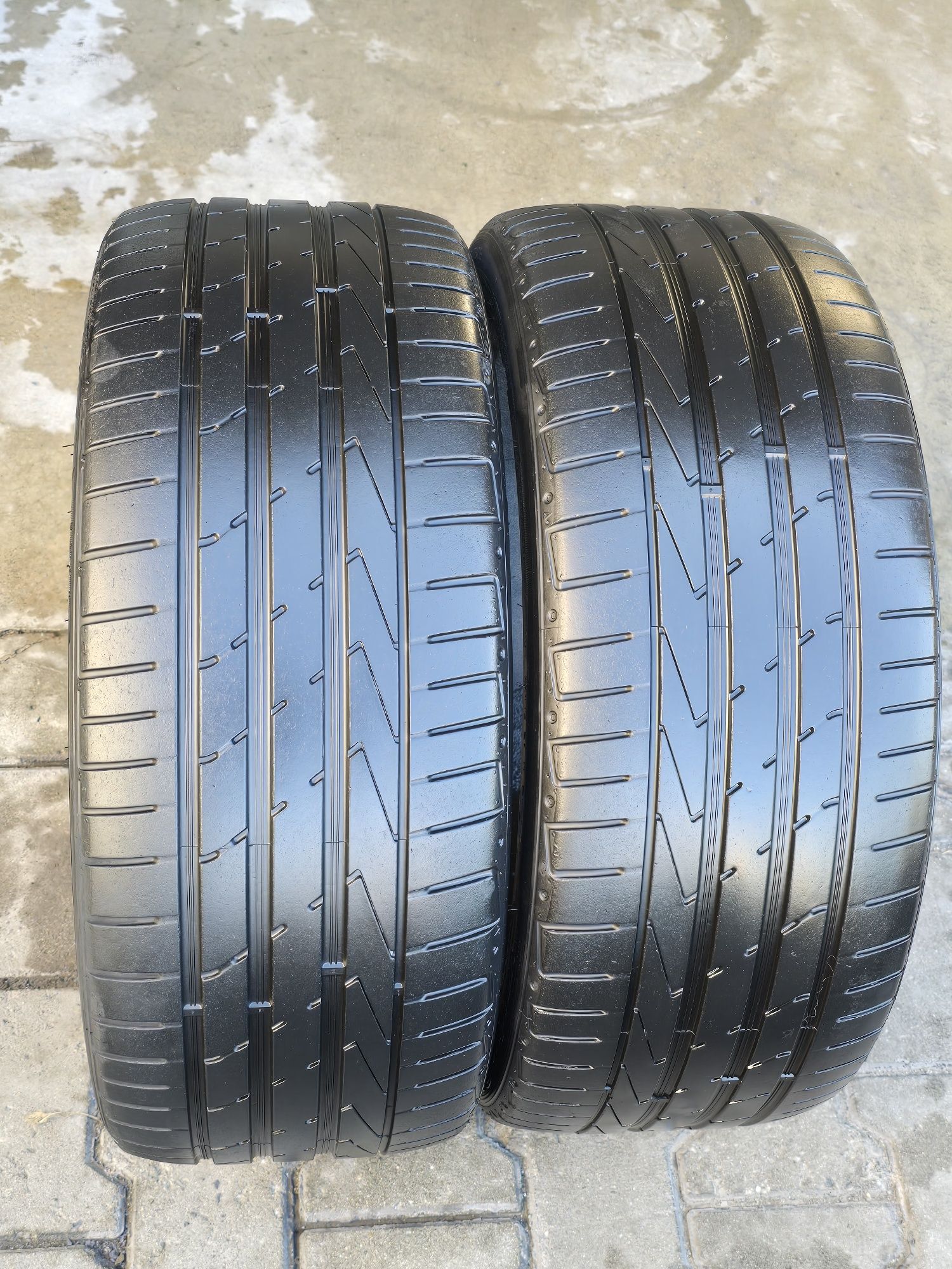 225 40 18 Hankook