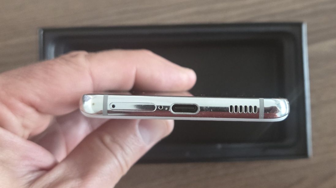 Samsung Galaxy S21 5G
В отлично състояние, без драскотини
