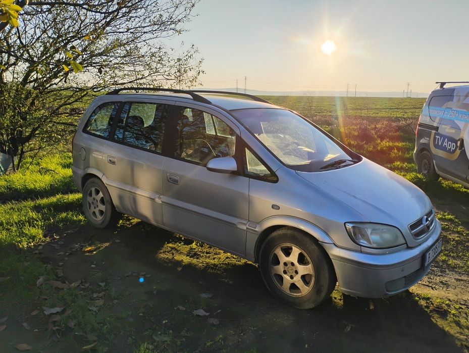 Продавам Опел Зафира 2.0DTI