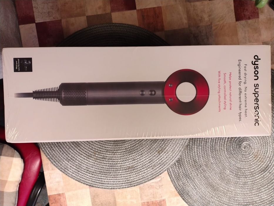 Uscător de păr Dyson supersonic