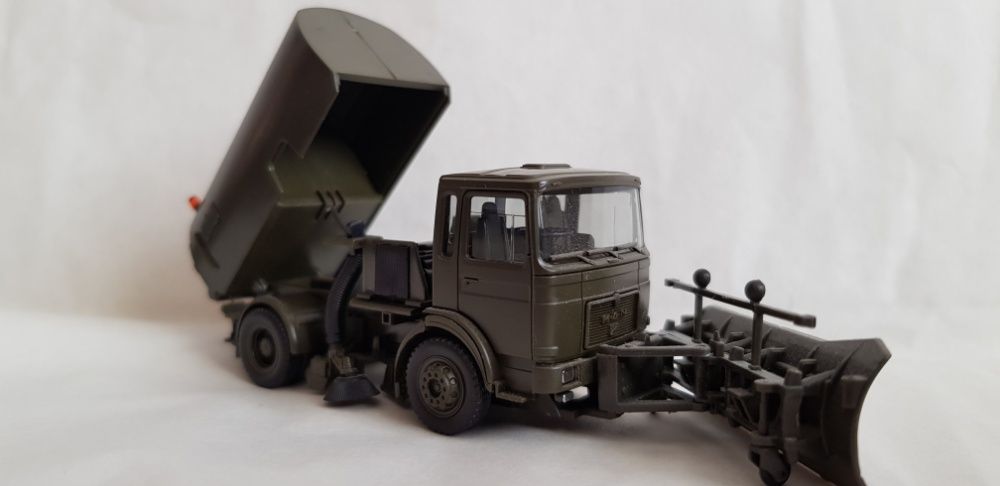 Macheta camion militar MAN F8 - Herpa (pt. dezapezire + curatenie)