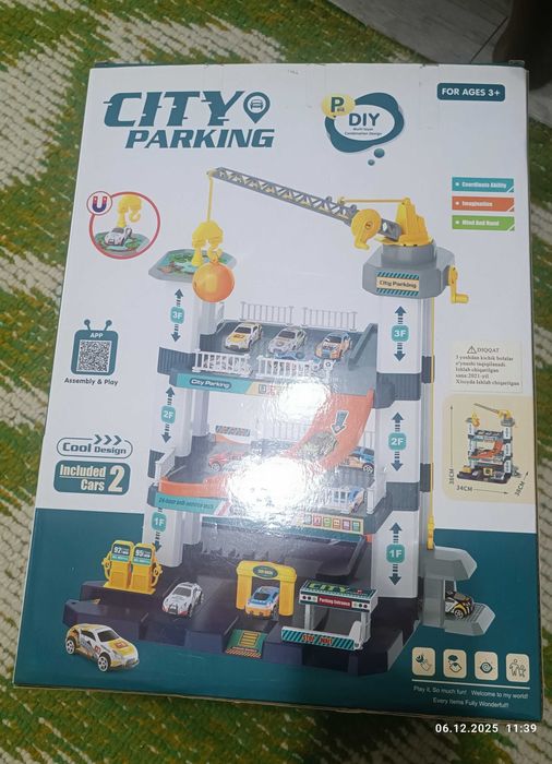 Игрушка трехуровневая парковка