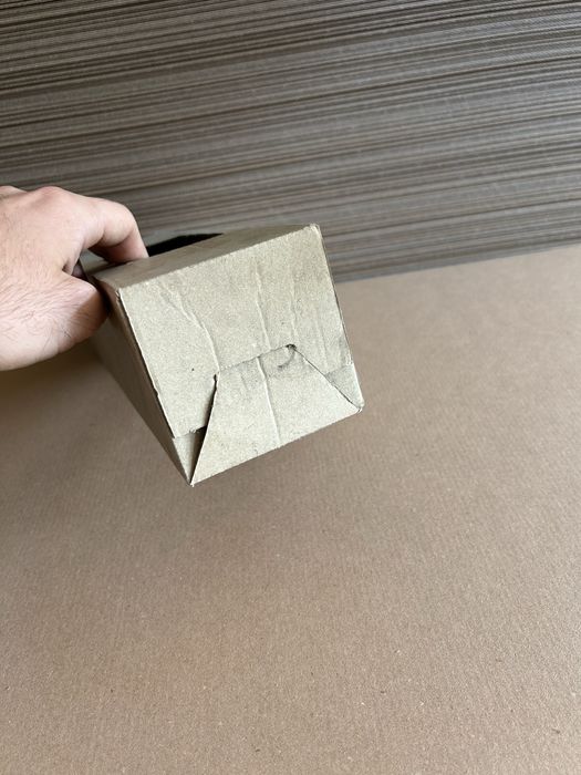 Vand cutii de carton pentru o sticla de vin
