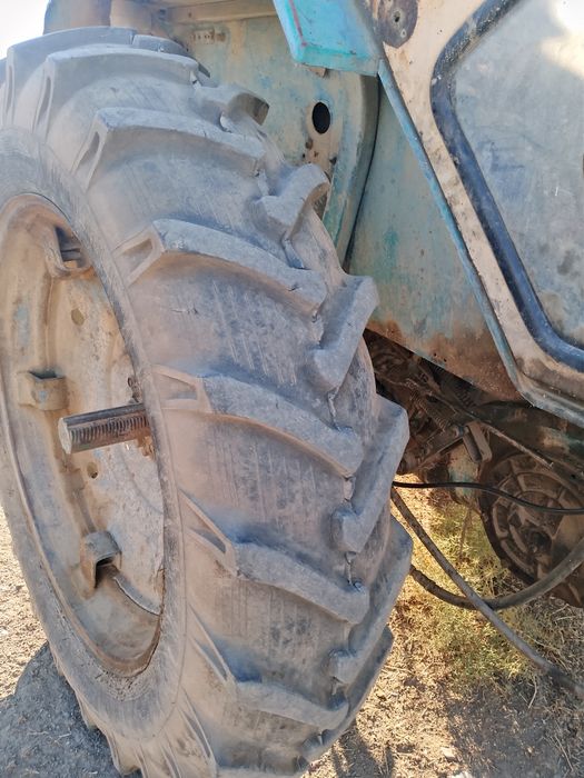 Yumz traktori sotiladi