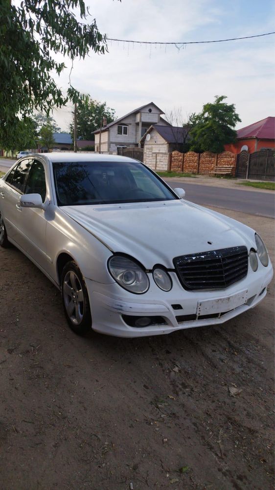 Dezmembrari Mercedes  e class w211