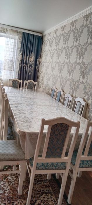 Срочно продам стол со стульями