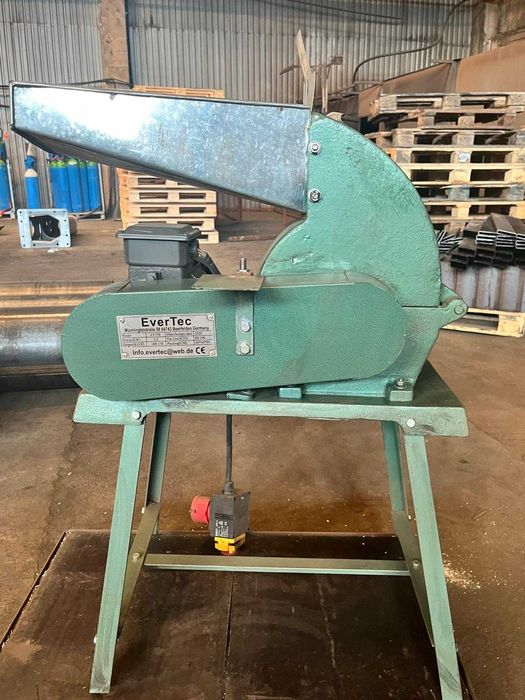 Vand moara cu ciocanele si masina de peleti , marca EVERTEC , GERMANIA