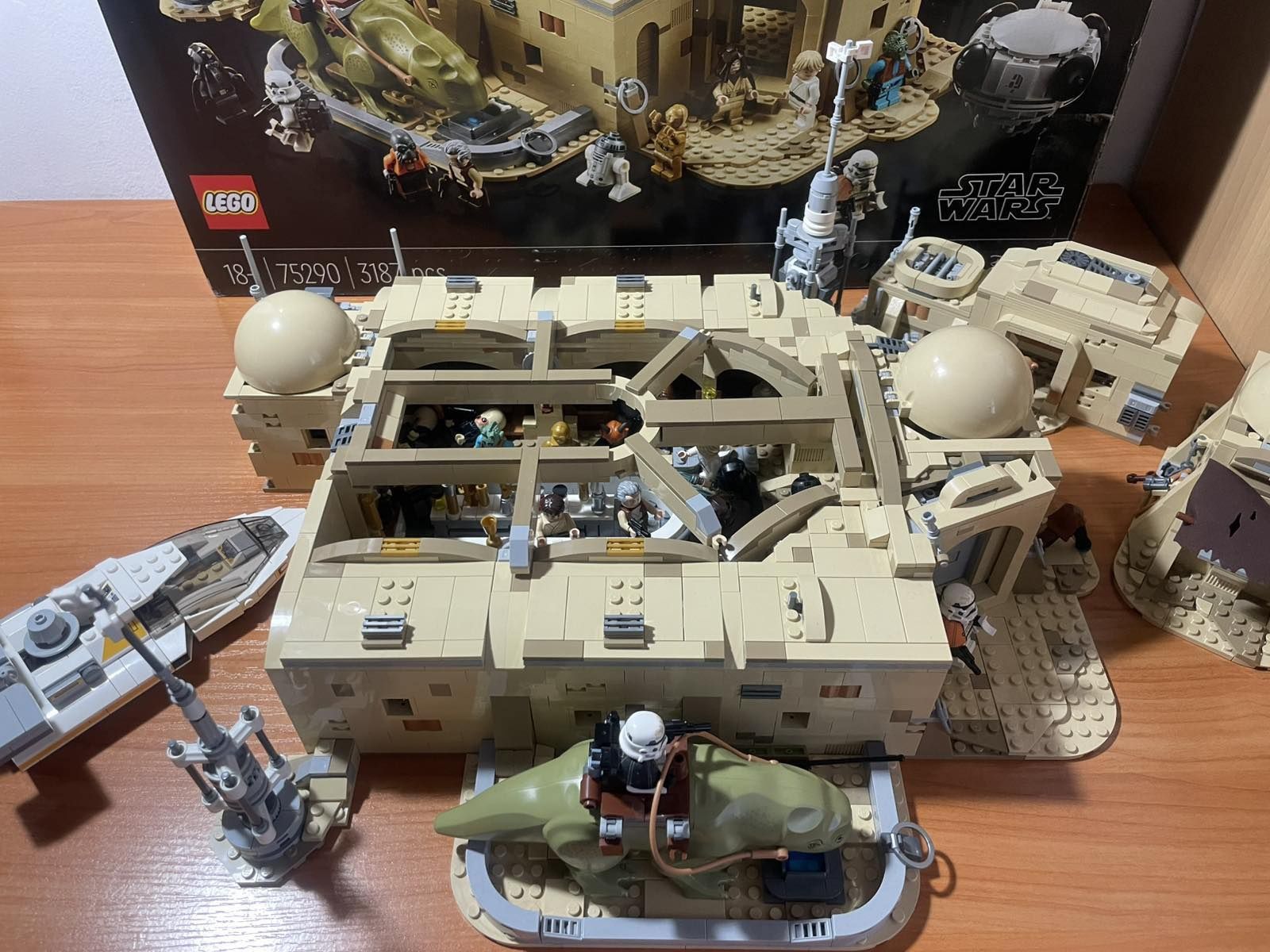 Лего Star wars set 75290 - Mos Eisley Cantina™