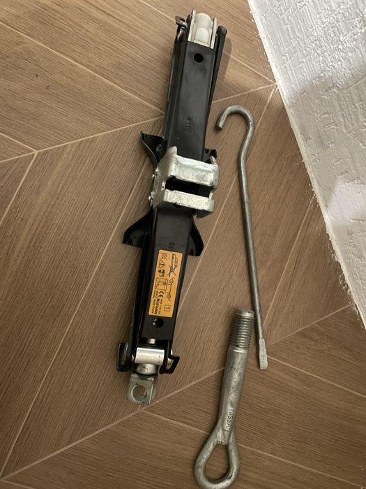 Домкрат от Ниссан