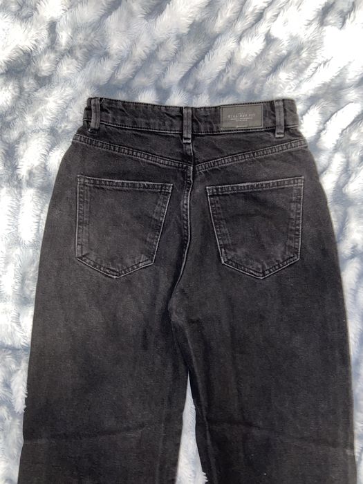 Blugi Stradivarius negri rupți