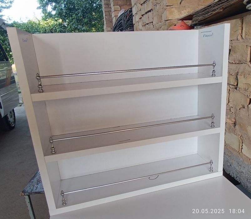 Маникюрный стол продаётся.