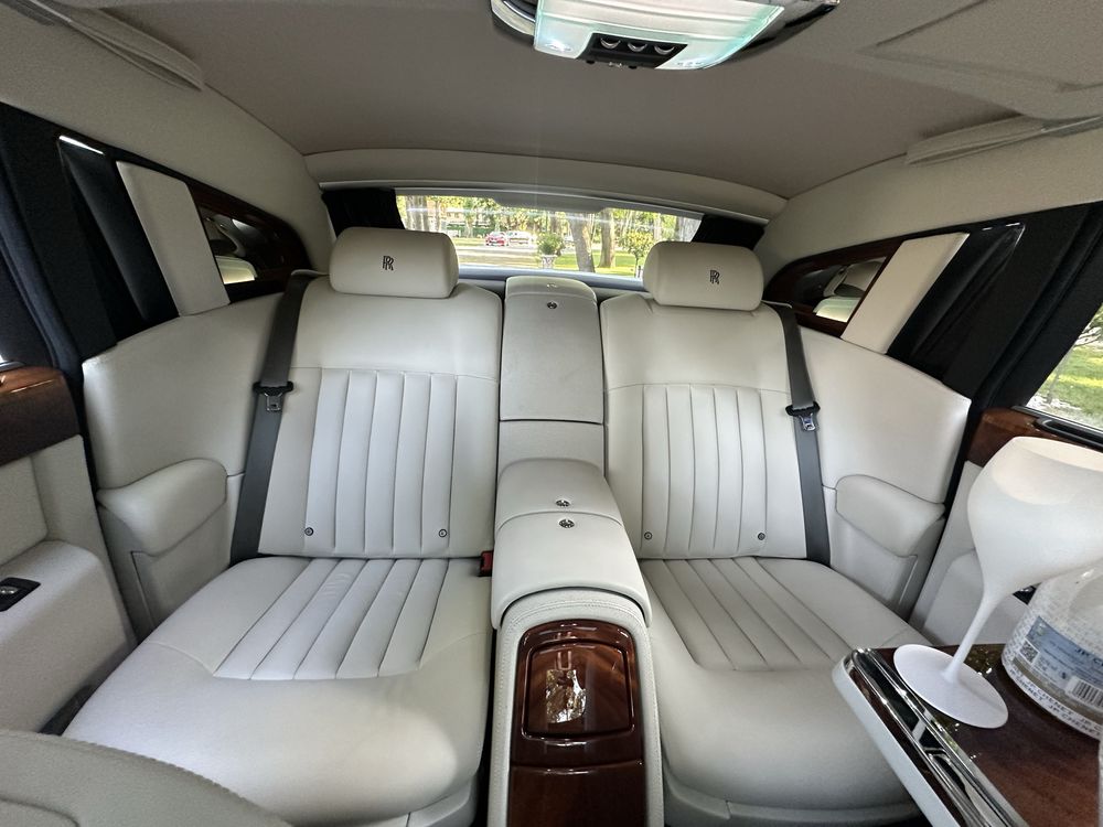 Închirieri limuzina Rolls Royce nunta botez filmari petreceri