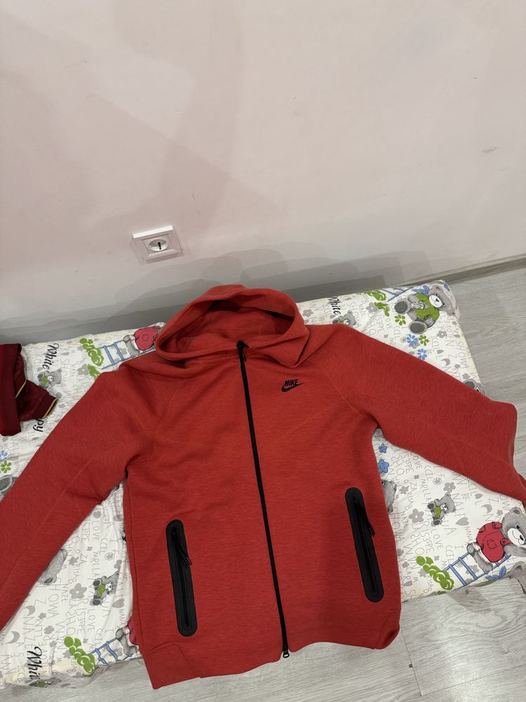 Nike Tech Fleece горнища