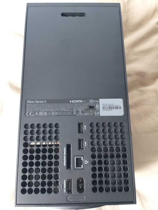 Consola Xbox Series X Noua (folosită de 3 ori, Husa joystick inclusa)