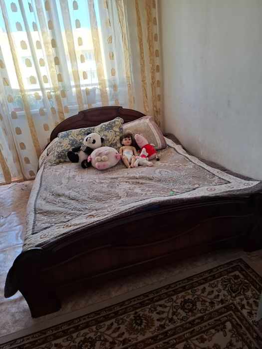 2х спальная кровать, 2 тумбочки, зеркало