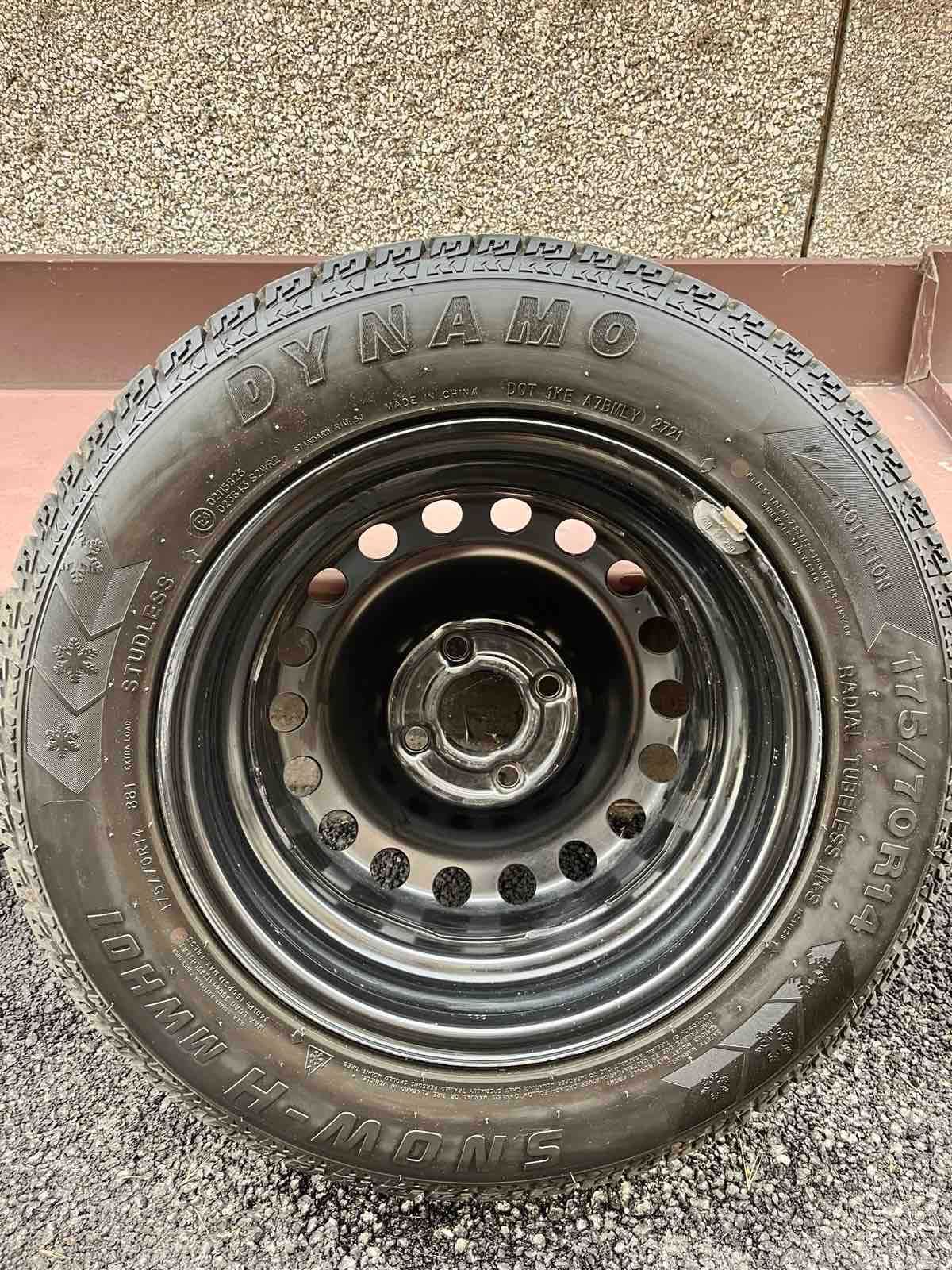 Джанти със зимни гуми 175/70 14 VW AG фолксваген 4бр