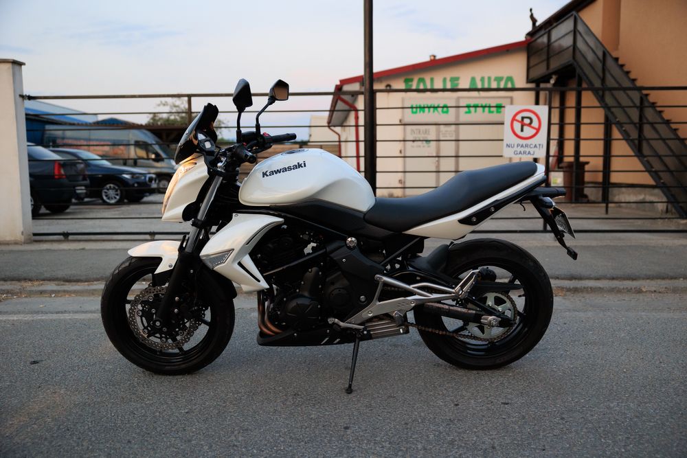 Vând Kawasaki ER-6n impecabil! Rar efectuat