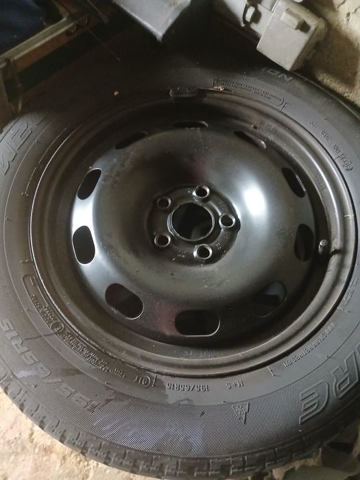 Vând jante cu cauciucuri 5x100 r15