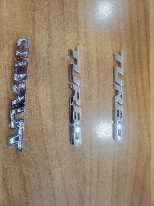 Метални емблеми   HYBRID и TURBO