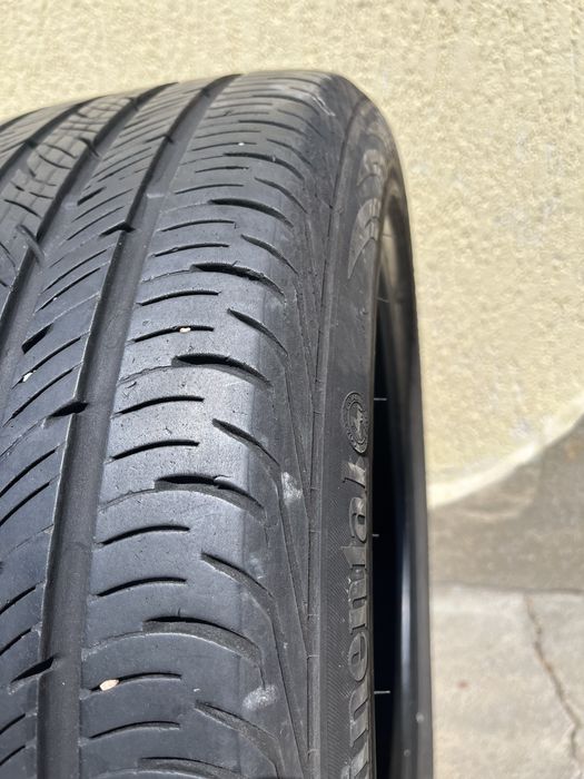 2 бр. летни гуми 235/45/19 Continental DOT 0519 5,8 mm