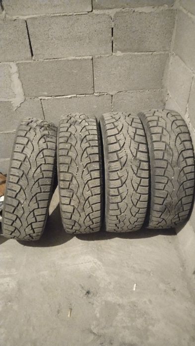 Продам зимние шиповные шины. 2 сезона ездил
