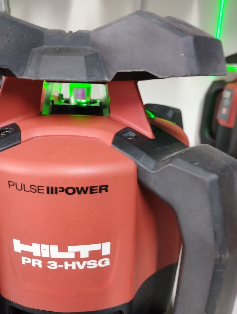 Laser hilti cu fascicul verde de generație nouă în cutie cu trepied .