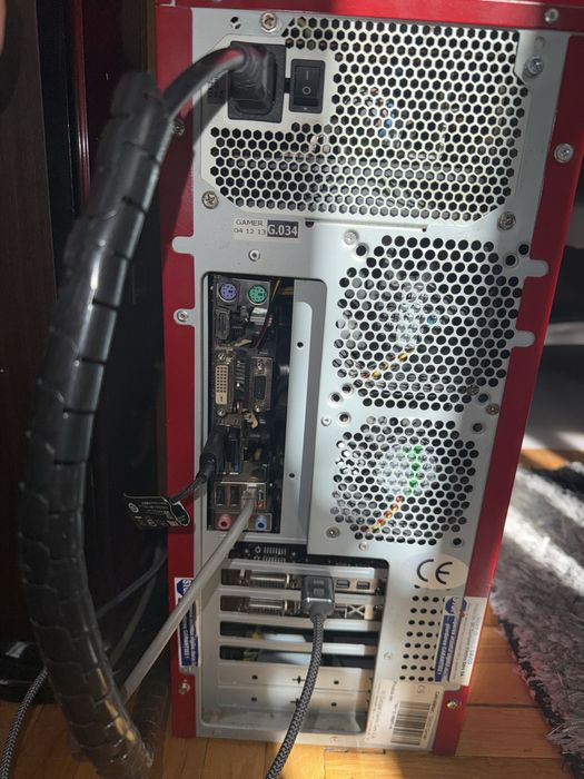 Pc intel i5 4670k, 16gb ram, Amd HD 6870 2gb, ssd 120gb, hdd 2tb