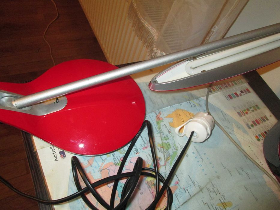 veioza  rosie de birou noua